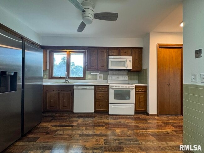 Building Photo - 3816 Ridgewood Dr