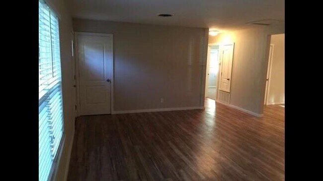 Building Photo - 311 Sheraton Ave