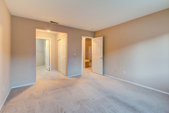 Building Photo - Charming 3-Bedroom Home with Spacious Back...