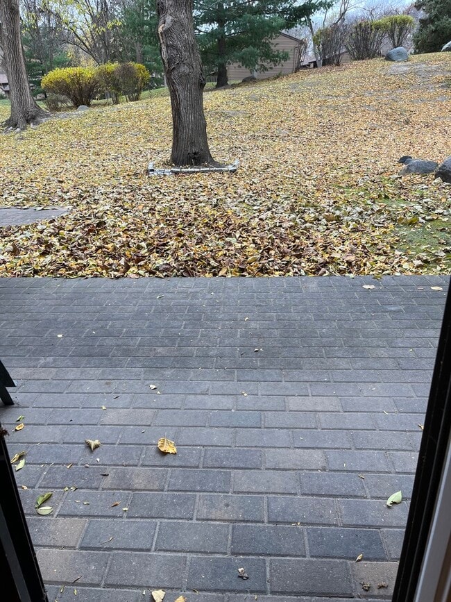 Building Photo - 429 W Eagle Lake Dr