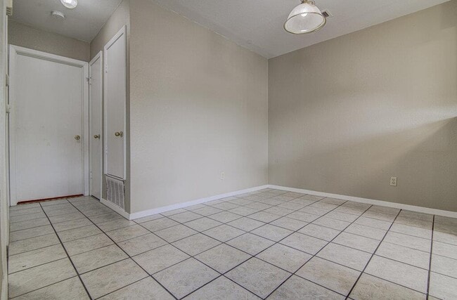 Building Photo - 819 Sirocco Dr