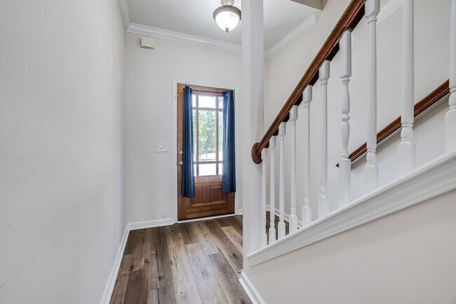 Building Photo - 2 Weslyn Park Dr