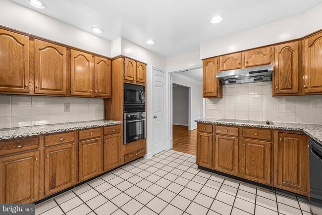 Building Photo - 7520 Royal Dominion Dr