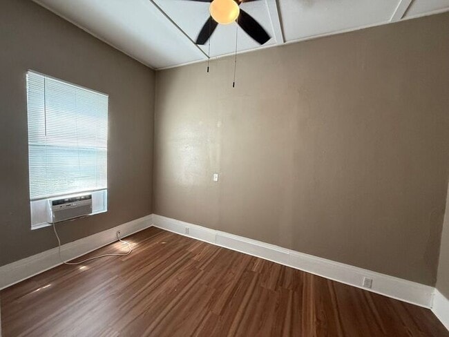 Building Photo - Downtown Pensacola - 2 bedroom, 1 bathroom...