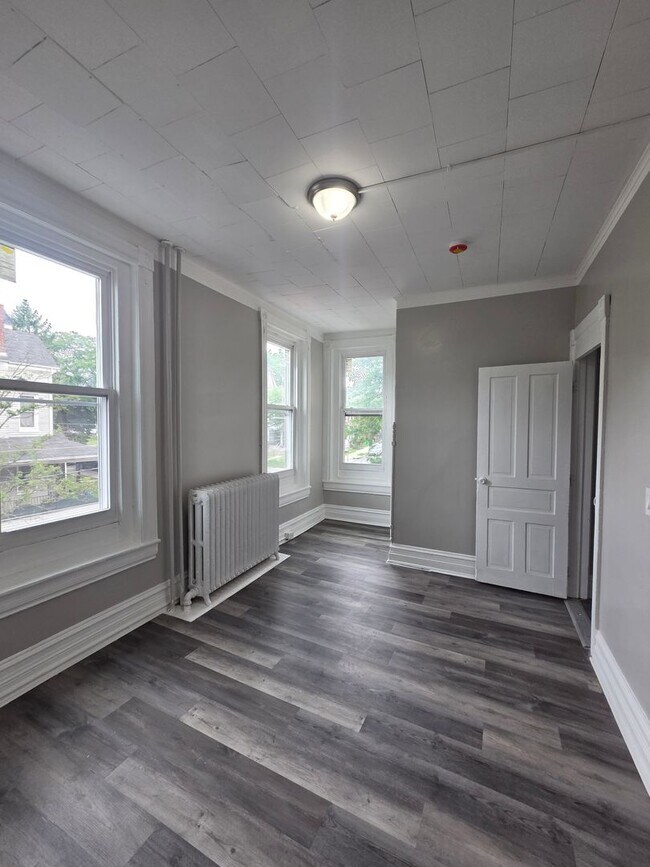 Building Photo - 1048 Walnut St