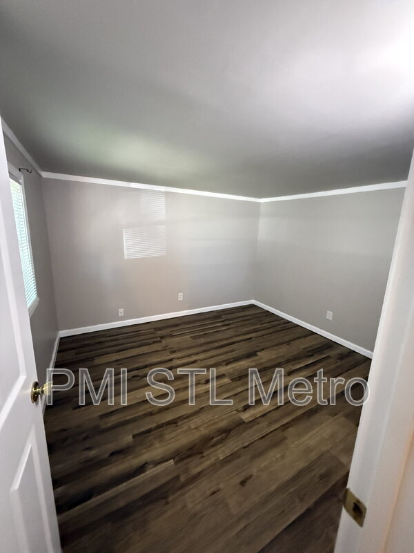 Building Photo - 747 Cunningham Ave