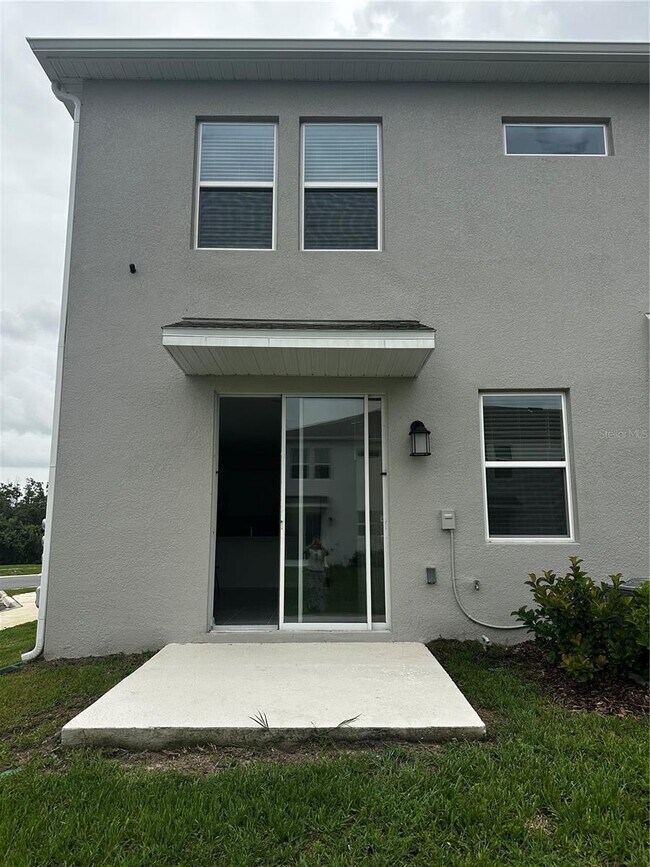 Building Photo - 3063 Chantilly Dr