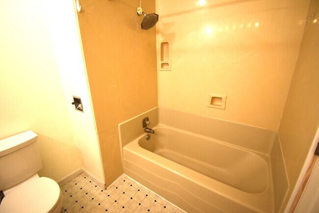 Building Photo - Desirable North Albany home.
