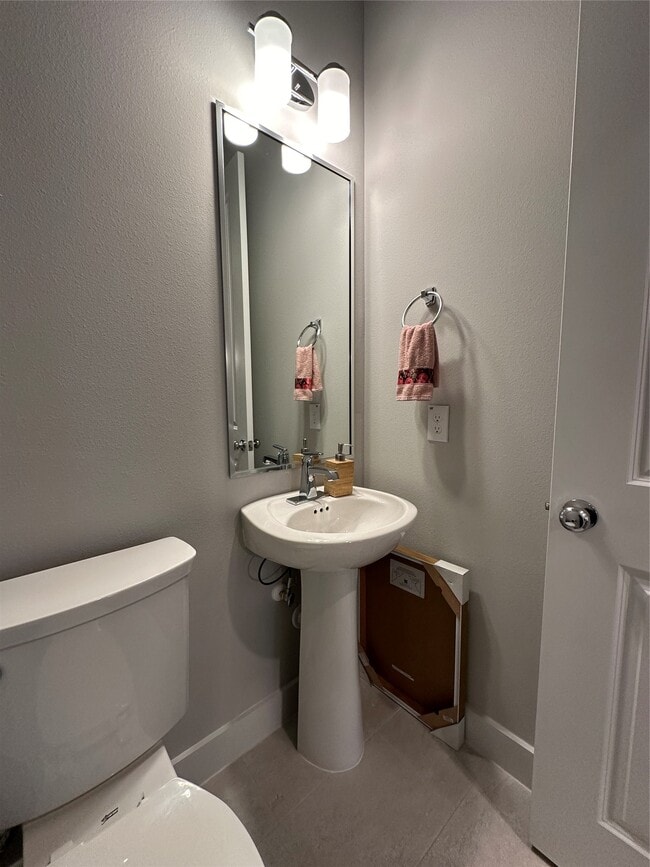 Building Photo - 1274 N Post Oak Rd