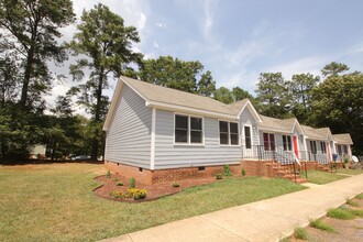 Building Photo - Adorable 2 Bedroom, 1 Bath in East Raleigh near Cary Crossroads - Pet Friendly!