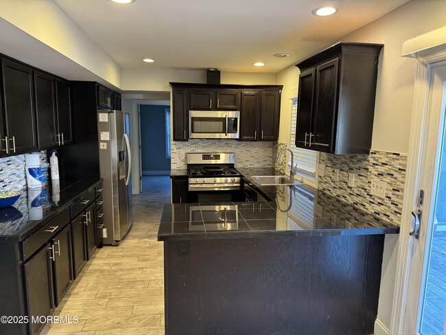 Building Photo - 28 Irongate Ln