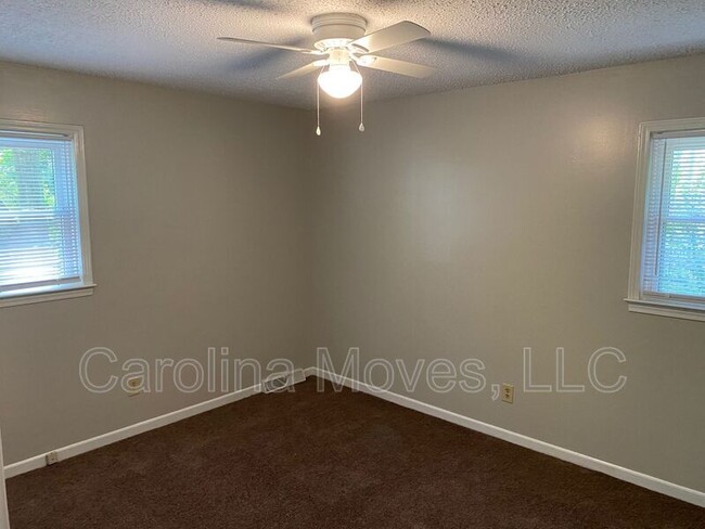 Building Photo - 205 Knighton Dr