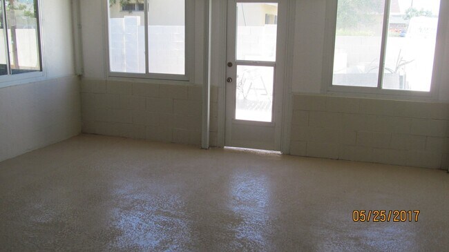 Building Photo - ASU AREA - REMODELED 5BR 2BA HOUSE SWIMMIN...