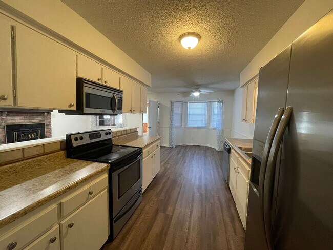 Building Photo - Beautifully Maintained Single-Level Home