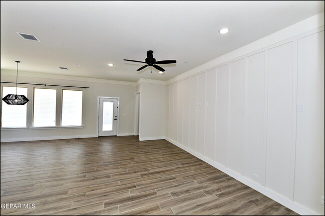 Building Photo - 13868 Paseo Perlas Dr