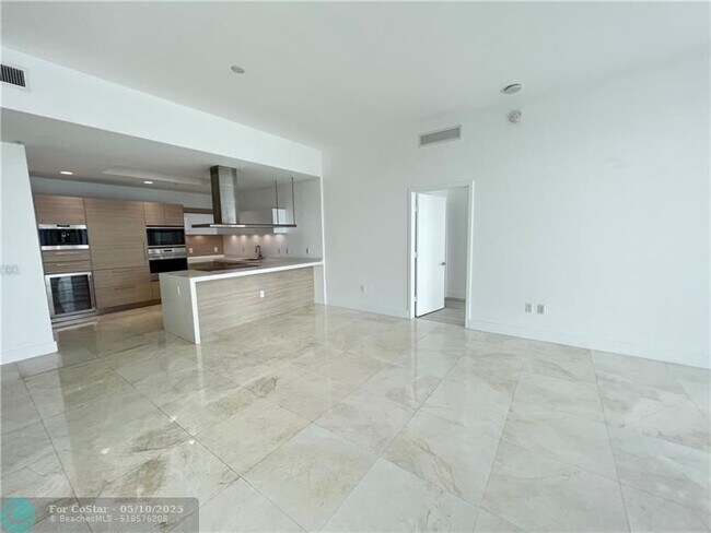 Building Photo - 17301 Biscayne Blvd