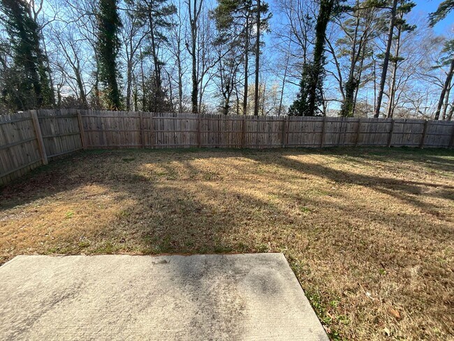 Building Photo - Large 5 bedroom home in Established Neighborhood ready to rent!