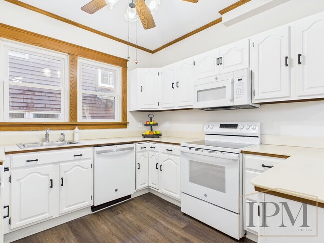 Building Photo - Charming Renovated Brick Home in East Penn...