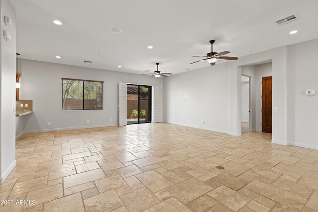 Building Photo - 5559 E El Sendero Dr