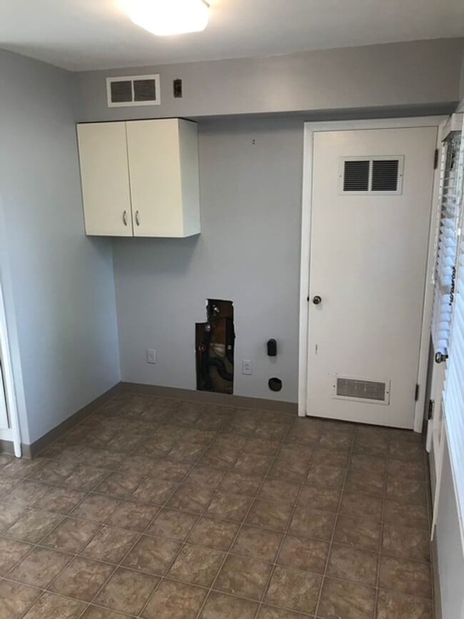 Building Photo - KF2