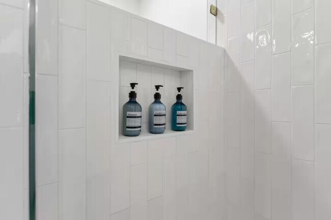 Building Photo - 502 Dark St