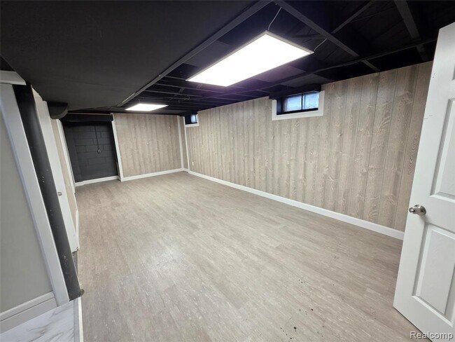 Building Photo - 7249 Silvery Ln