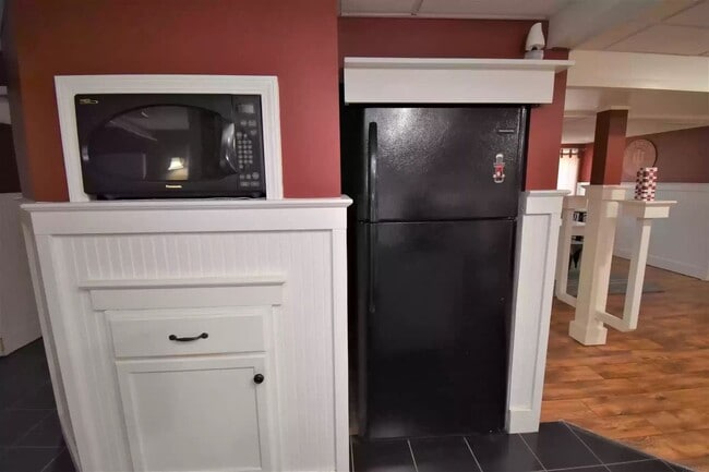 Building Photo - "Hoosier Daddy"- This fully furnished, turn-key, 6bd/2ba house