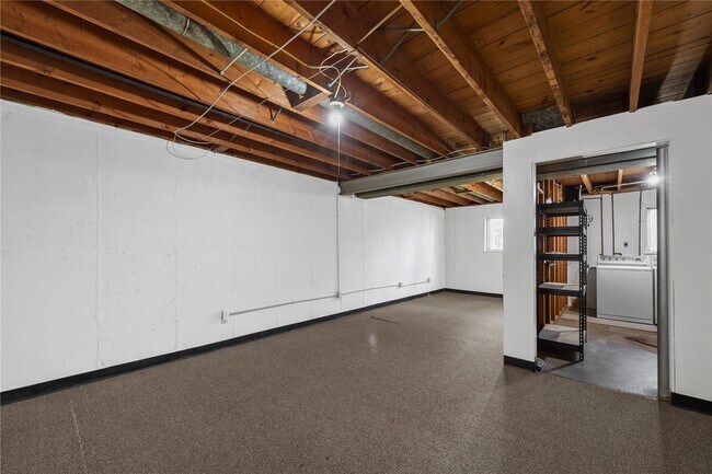 Building Photo - 2437 Pinehurst Dr