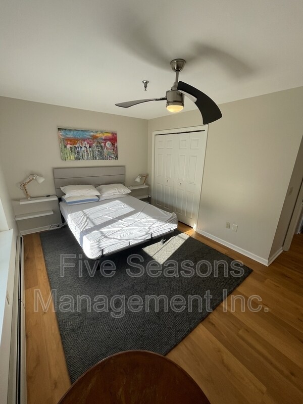 Building Photo - 352 Hildred Dr