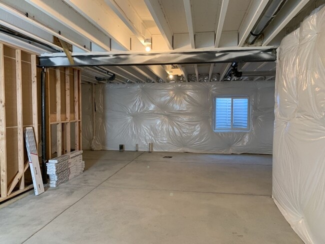 Building Photo - Exquisite 4 Bed 2.5 Bath Single Family Home with 3-car garage