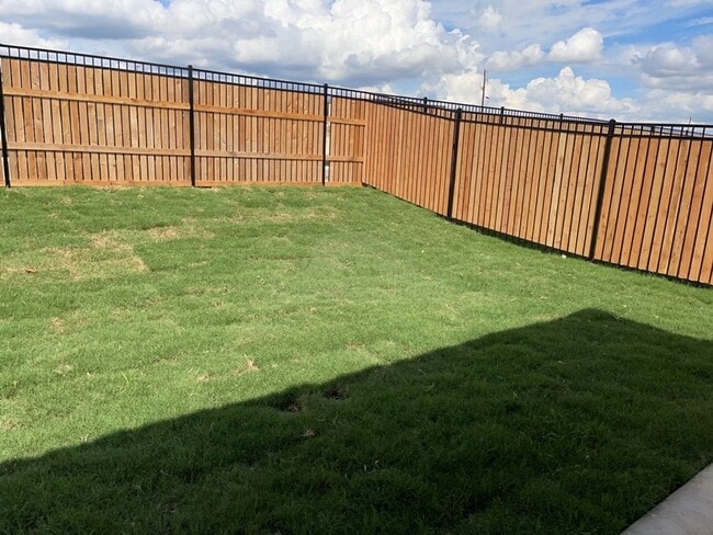 Building Photo - 5005 White Rose Dr