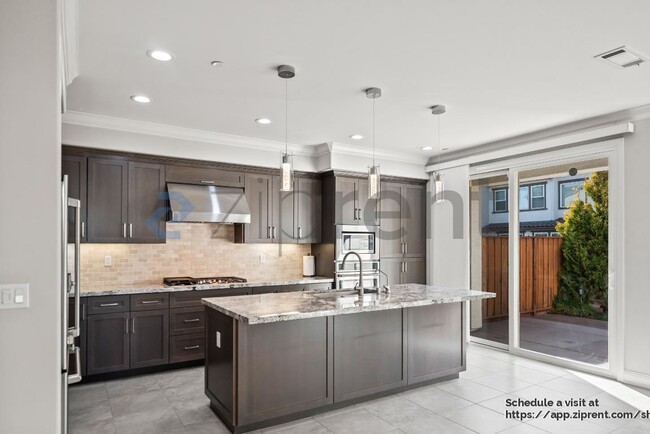 Building Photo - 205 Vereda del Turia