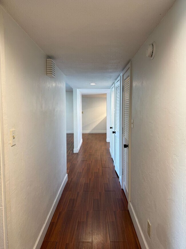 Building Photo - Beautiful 1-bedroom, 1-bath condo located in the Grenelefe community!