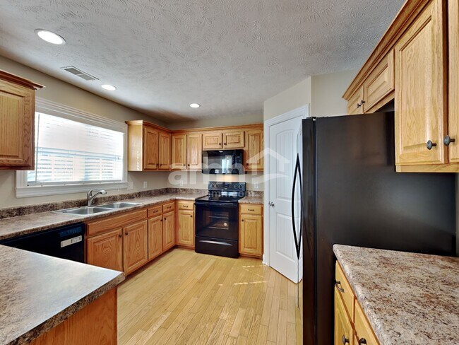 Building Photo - 4321 Roxburghe Ct