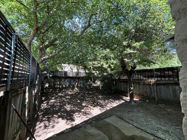 Building Photo - 11701 Rustic Rock Dr