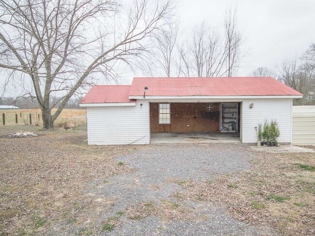 Building Photo - Nice Country Setting