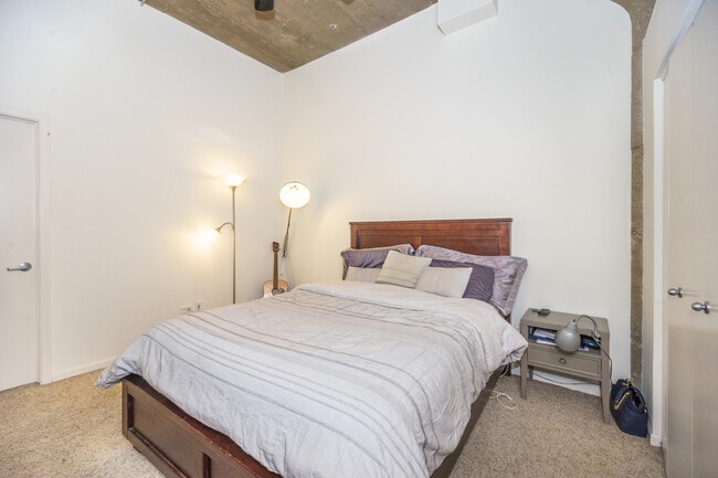 Building Photo - 1000 W 15th St