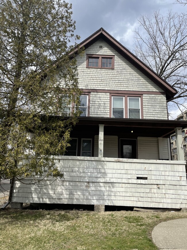 Primary Photo - 200 Miller St