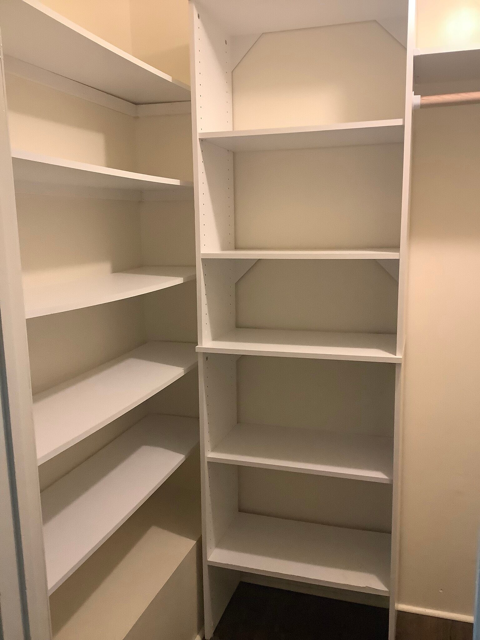 Walk-in Closet - 6 Redwood Rd