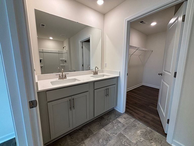 Building Photo - 1011 Persimmon Holw