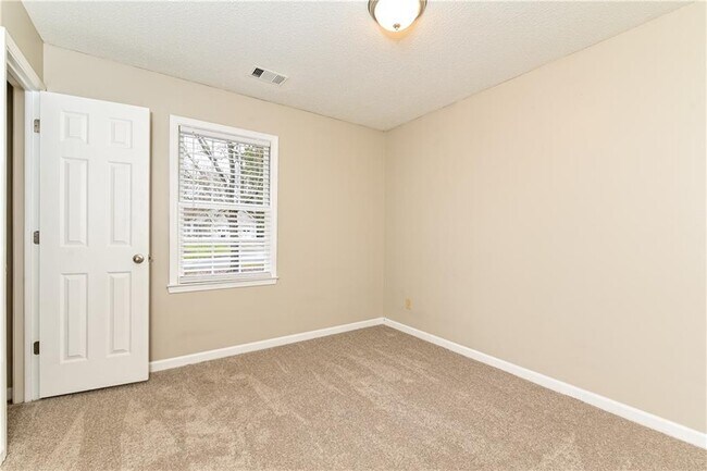 Building Photo - 3307 Poplar Ridge Dr