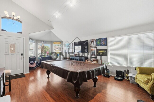 Building Photo - 1307 E Century Ave