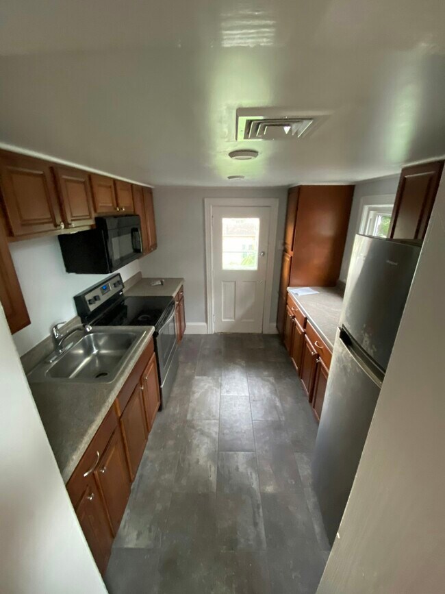 Building Photo - 137 S Spruce St