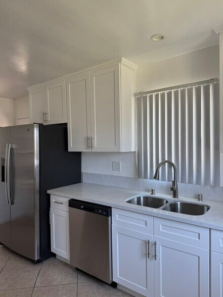 Kitchen - 2519 N Lincoln St