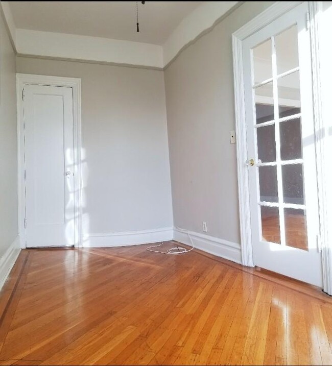 Building Photo - 3 bedroom in Brooklyn NY 11209