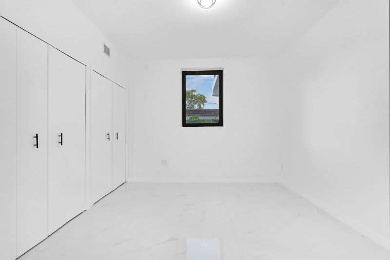 Building Photo - 972 SW 44th Ave