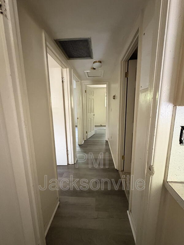 Building Photo - 5216 Seaboard Ave