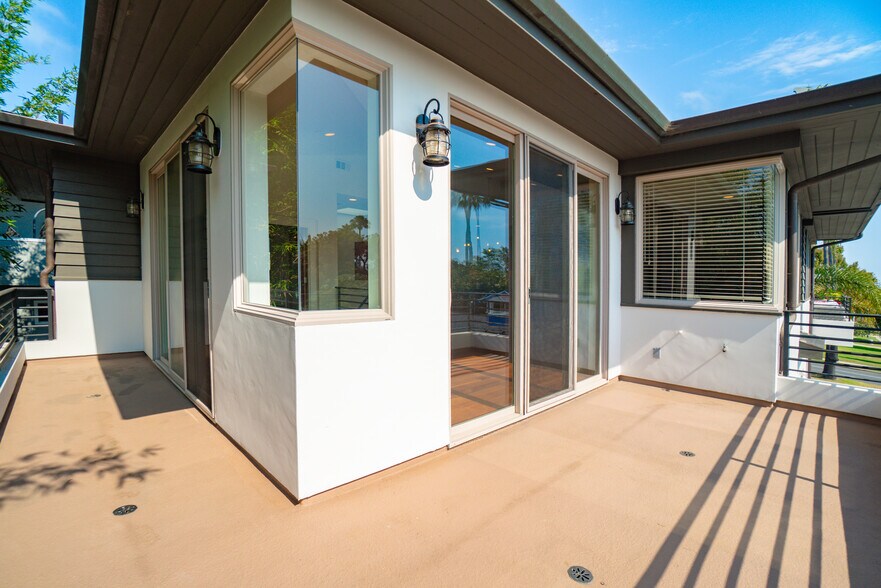 Wrap around Balcony - 1542 Manhattan Beach Blvd