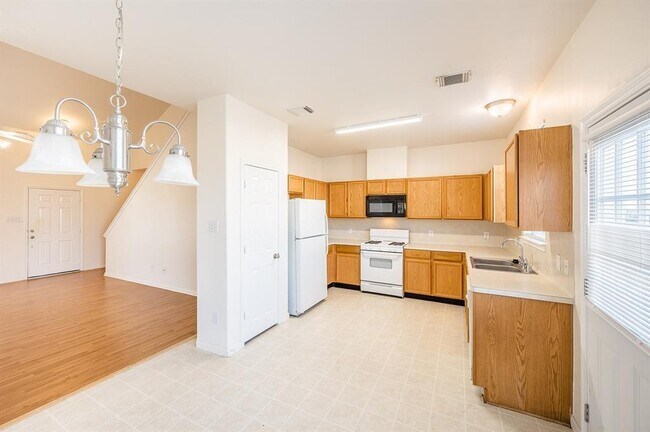 Building Photo - 16310 Bandicoot Dr