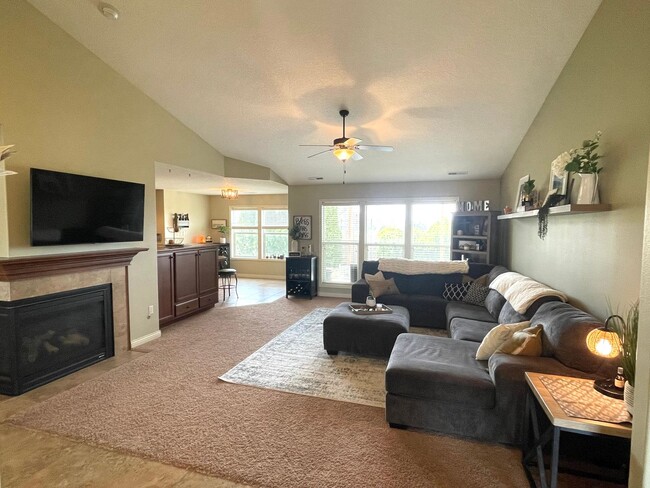 Building Photo - Beautiful Creekstone Home in Kennewick!